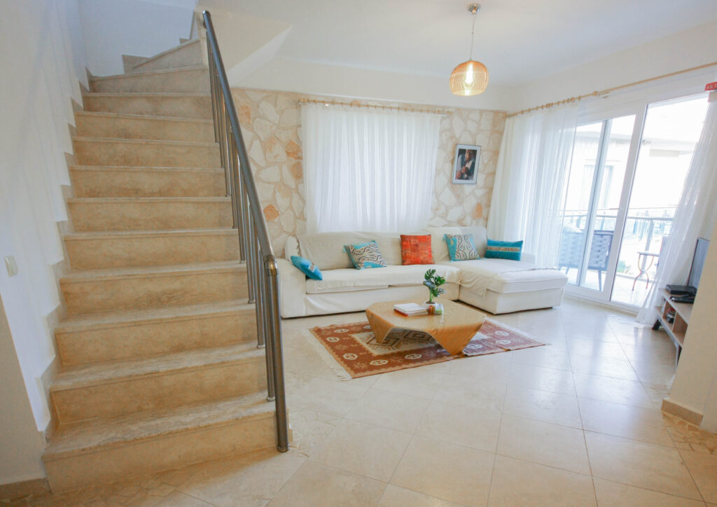 Centrally Located 2 Bedroom Duplex Seaview Apartment