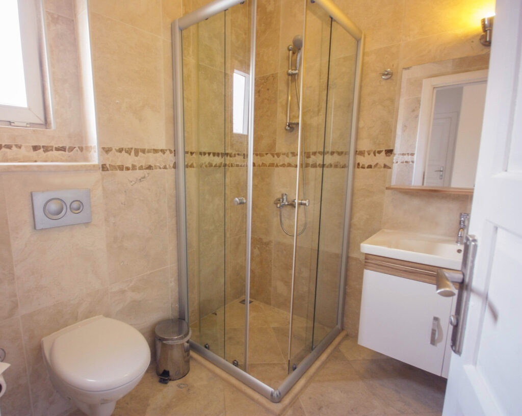 Centrally Located 2 Bedroom Duplex Seaview Apartment