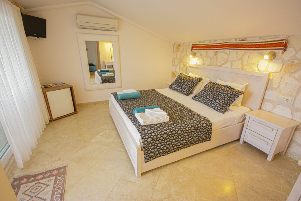 Centrally Located 2 Bedroom Duplex Seaview Apartment