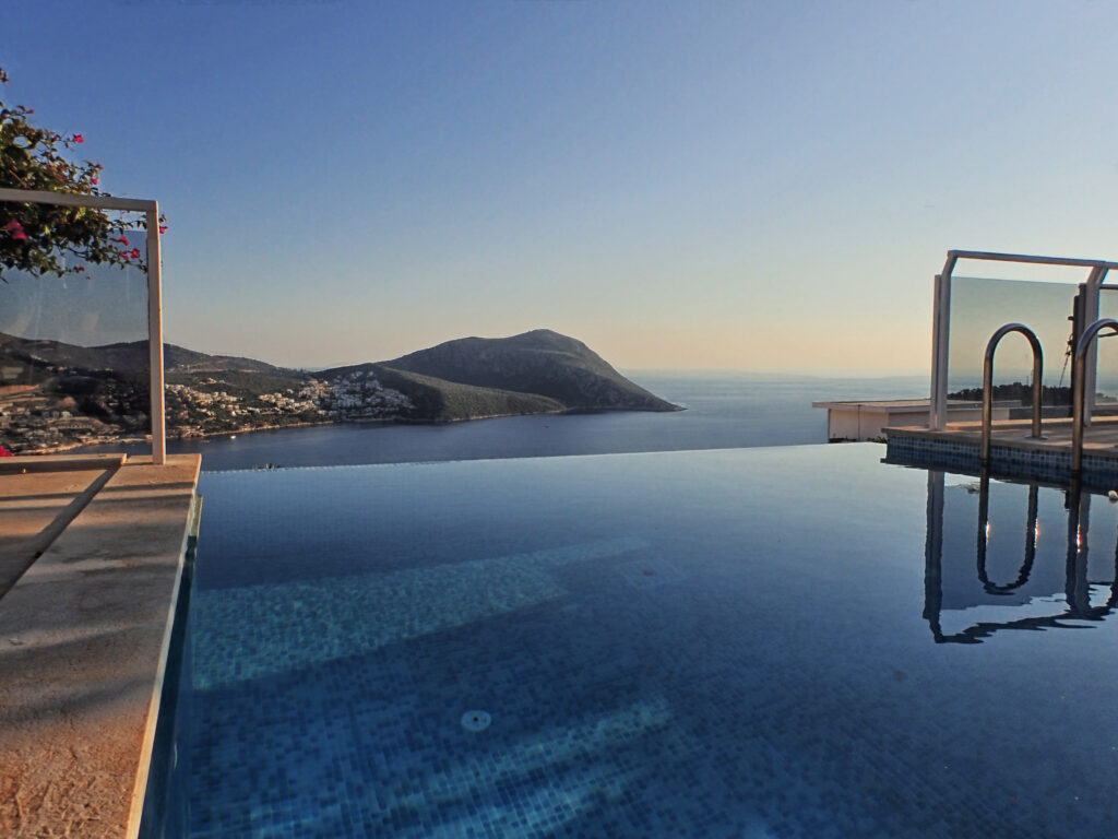 Modern Four Bedroom Villa With Private Infinity Pool and Sea views