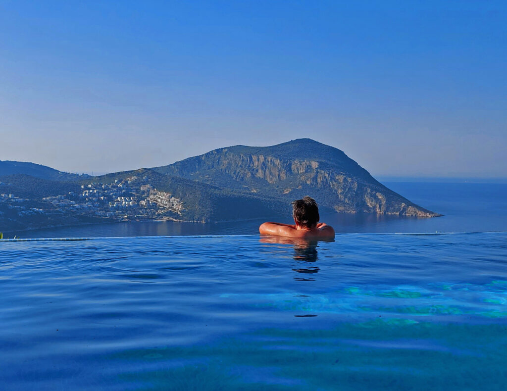 Modern Four Bedroom Villa With Private Infinity Pool and Sea views