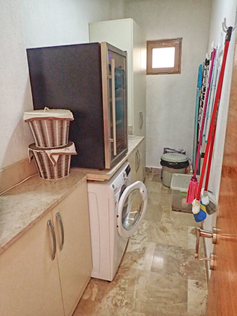 Modern Four Bedroom Villa With Private Infinity Pool and Sea views