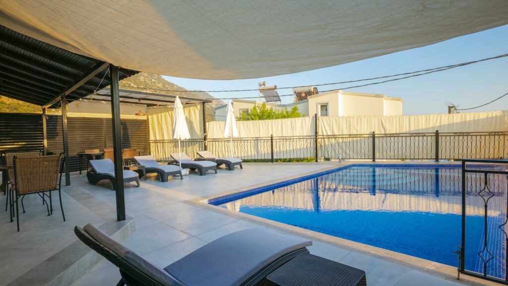 Beautifully Presented 4 Bedroom Detached Villa with Sea views