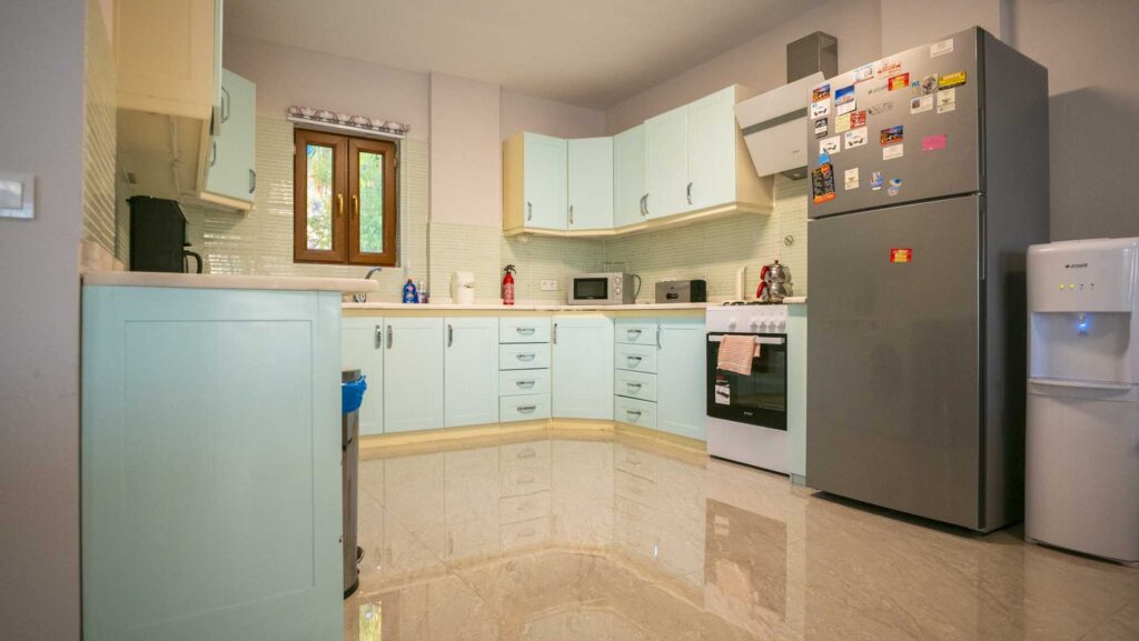 Beautifully Presented 4 Bedroom Detached Villa with Sea views