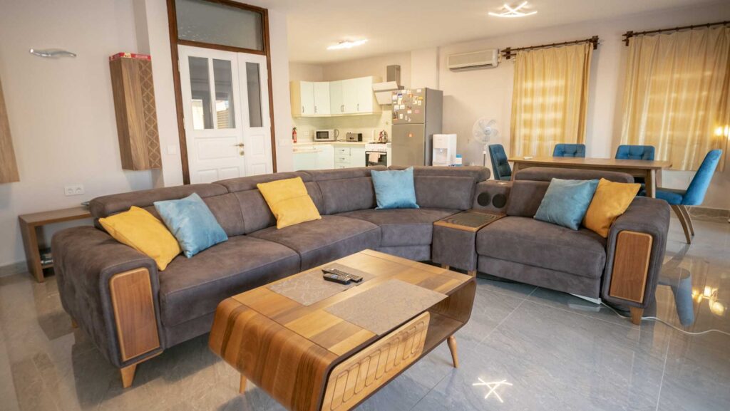 Beautifully Presented 4 Bedroom Detached Villa with Sea views