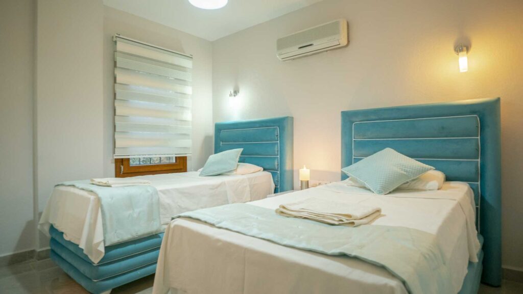 Beautifully Presented 4 Bedroom Detached Villa with Sea views