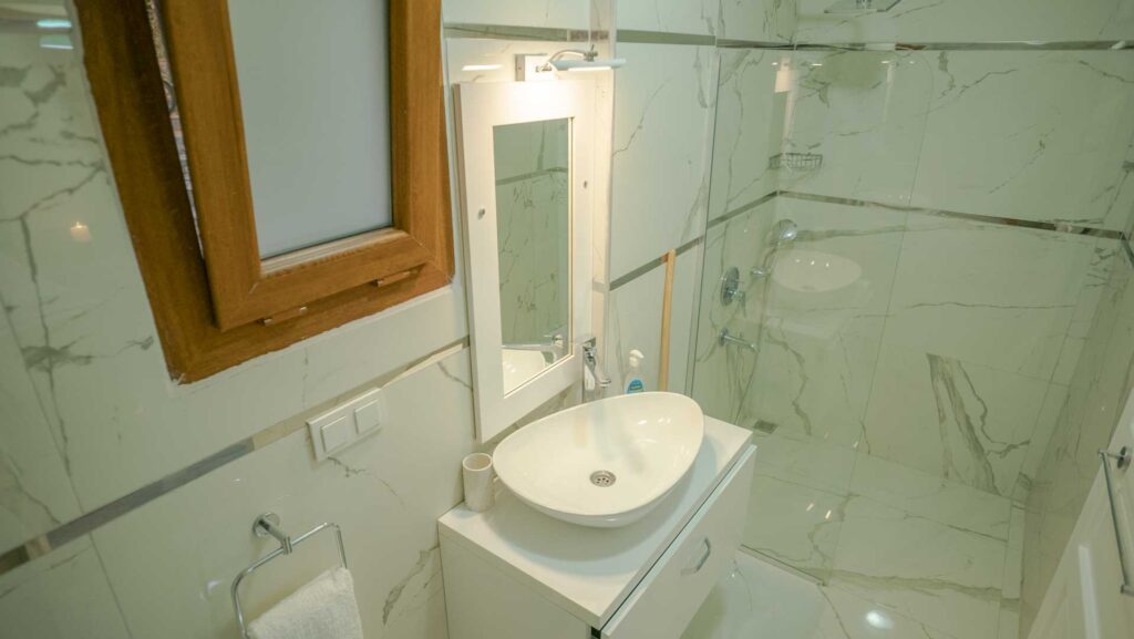 Beautifully Presented 4 Bedroom Detached Villa with Sea views