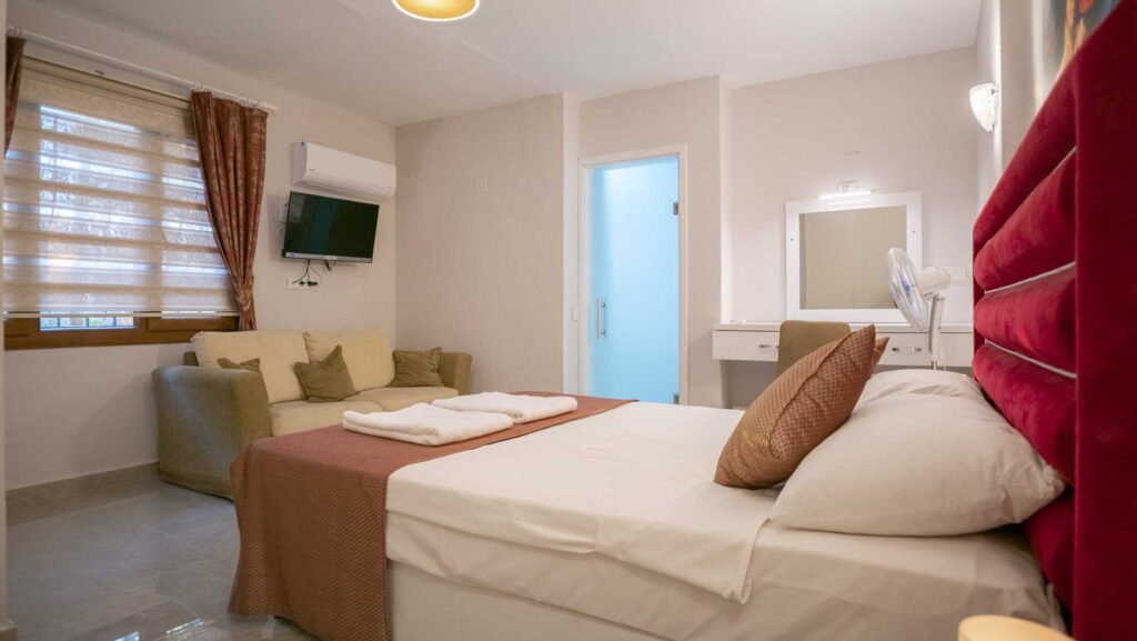 Beautifully Presented 4 Bedroom Detached Villa with Sea views