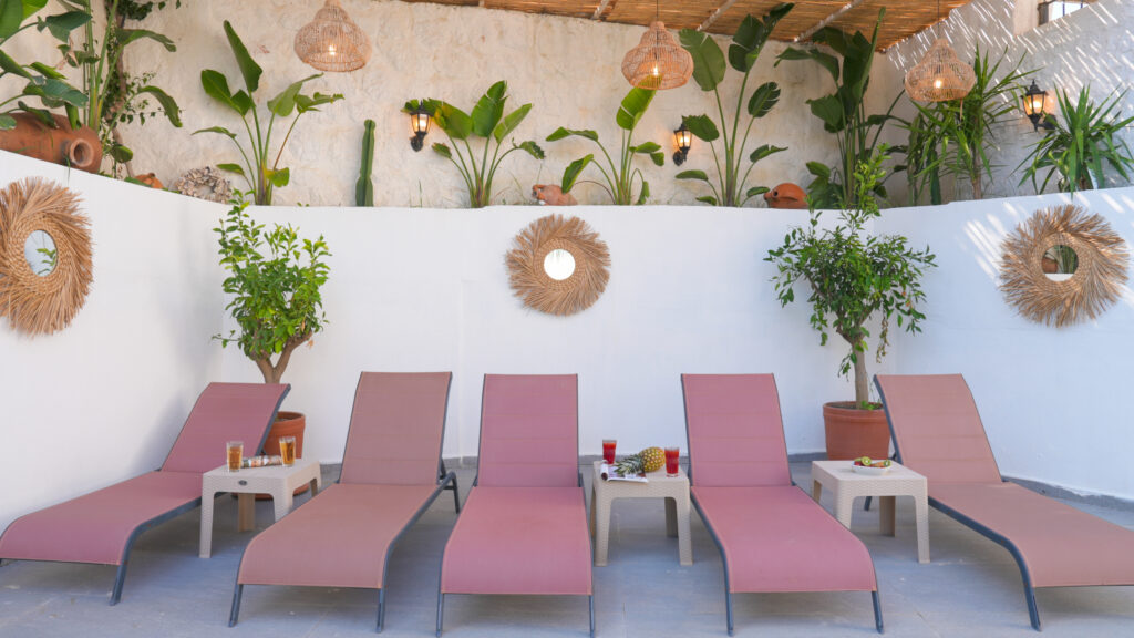 3 Bedroom Semi-Detached Villa with 2 Self Contained Apartments