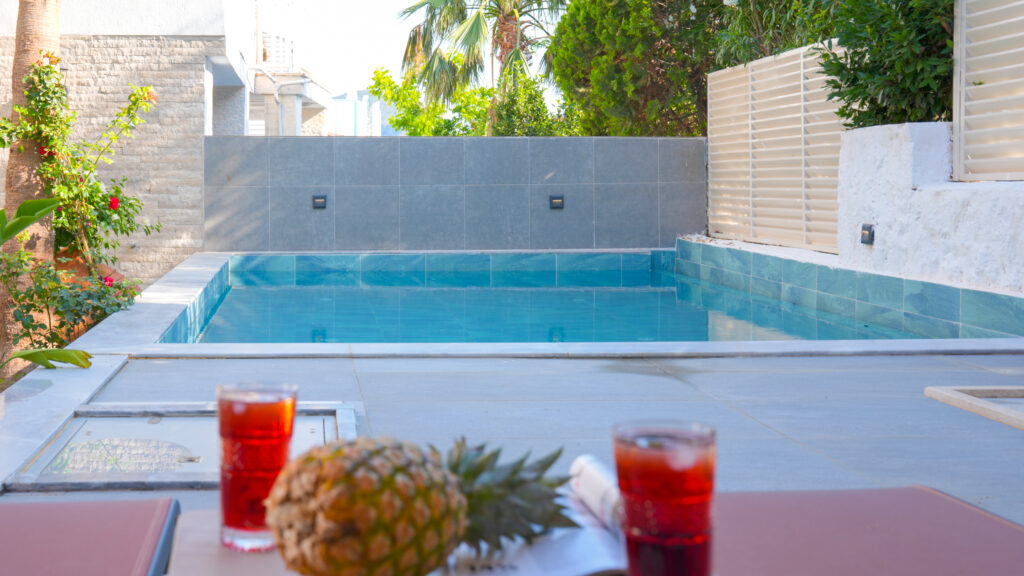 3 Bedroom Semi-Detached Villa with 2 Self Contained Apartments