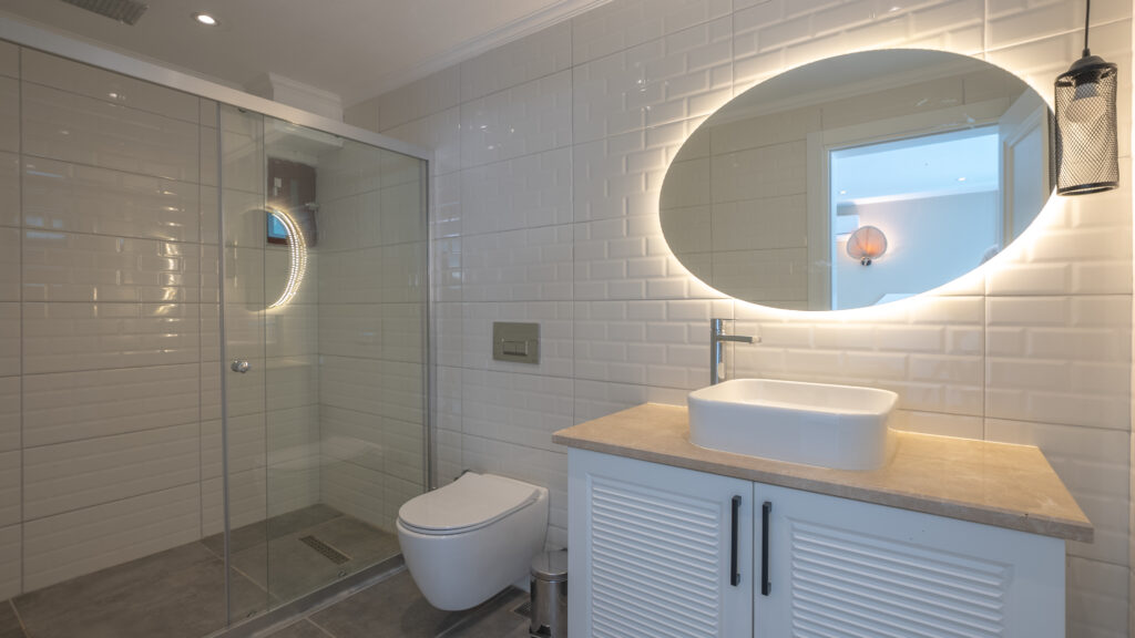 3 Bedroom Semi-Detached Villa with 2 Self Contained Apartments