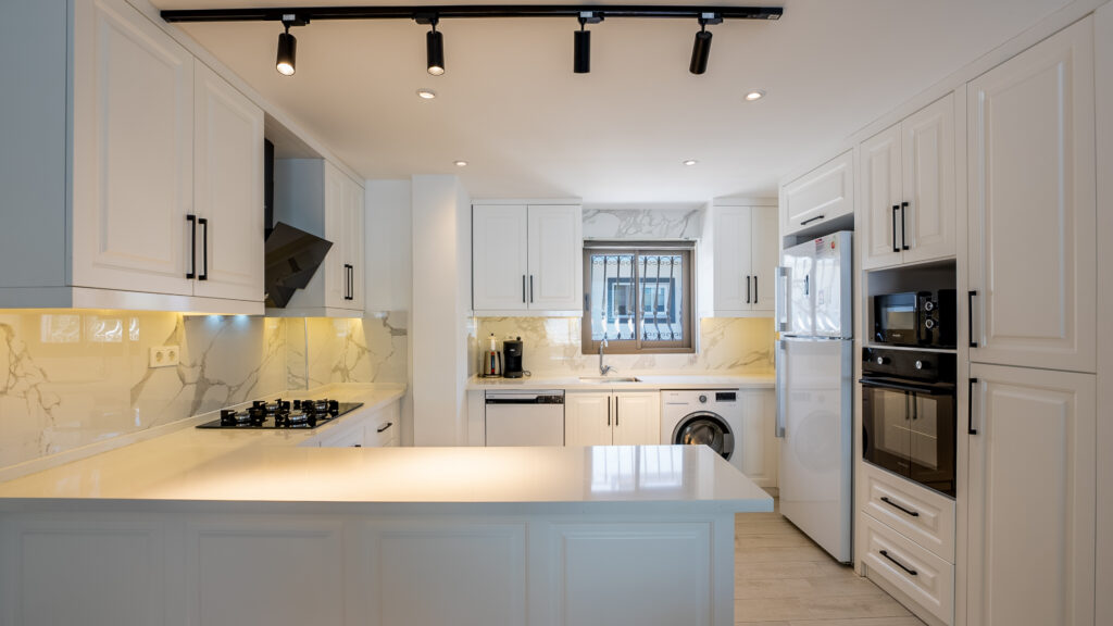 3 Bedroom Semi-Detached Villa with 2 Self Contained Apartments