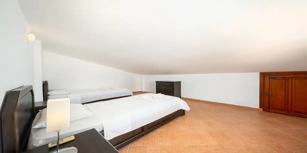 Beautifully Presented 5 Bedroom Seaview Villa in Kisla