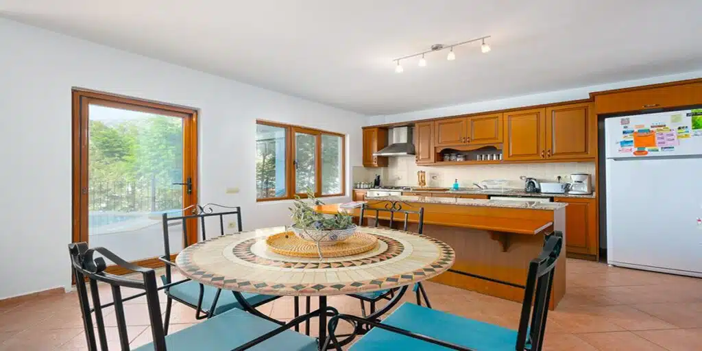 Beautifully Presented 5 Bedroom Seaview Villa in Kisla