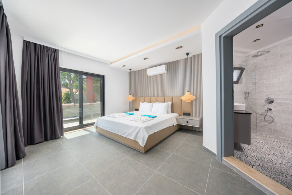 Conveniently Located Modern Detached Four Bedroom Villa