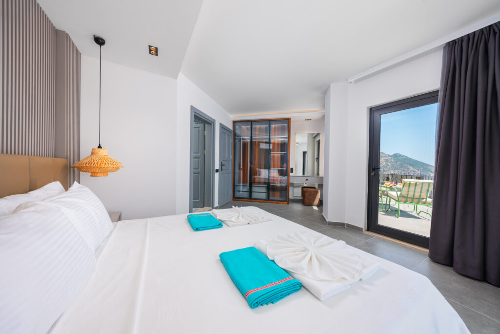 Conveniently Located Modern Detached Four Bedroom Villa