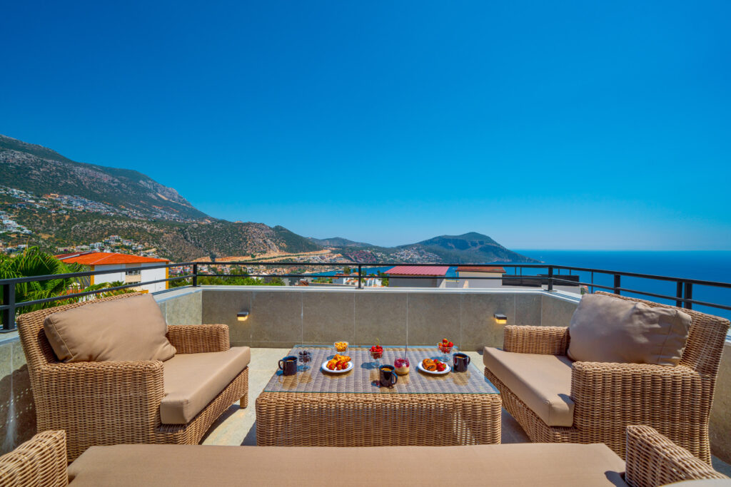 Conveniently Located Modern Detached Four Bedroom Villa in Kışla