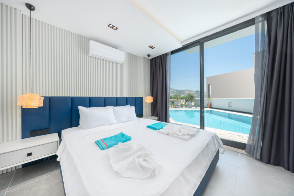 Conveniently Located Modern Detached Four Bedroom Villa