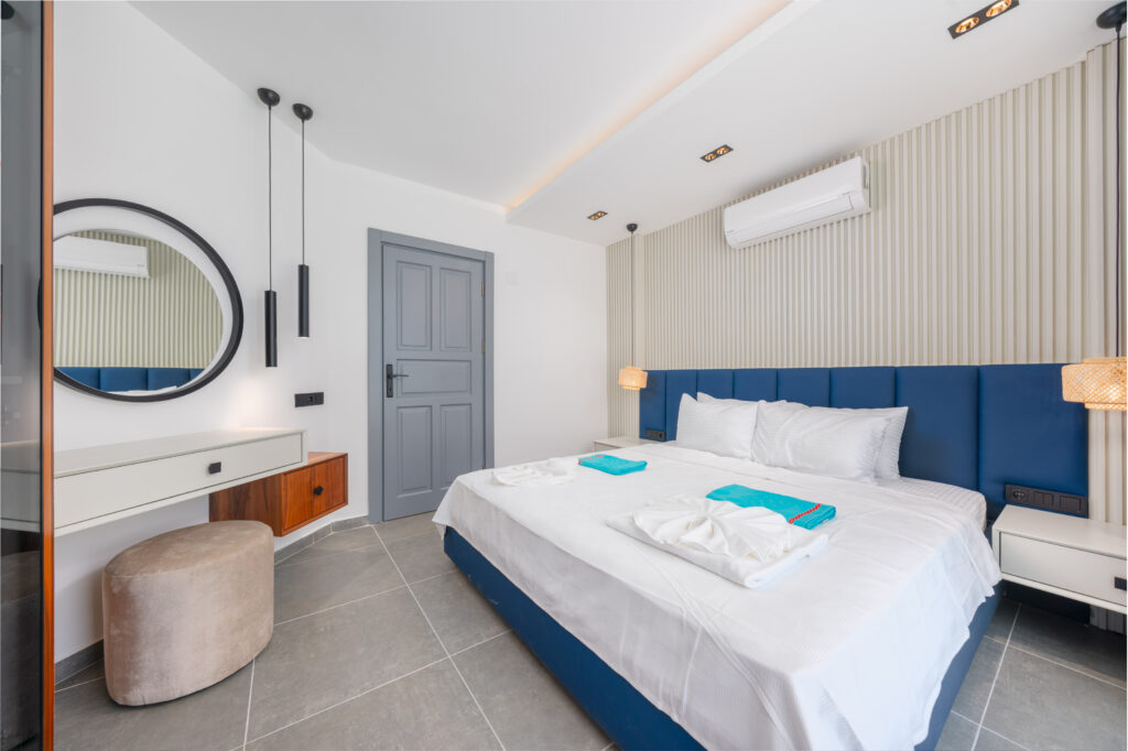 Conveniently Located Modern Detached Four Bedroom Villa