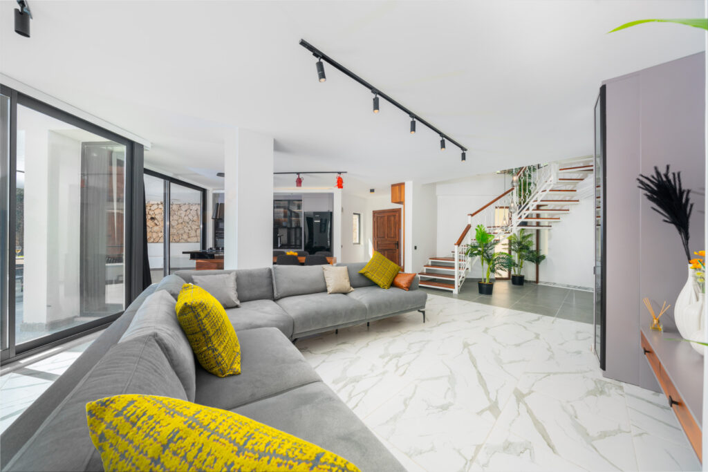 Conveniently Located Modern Detached Four Bedroom Villa