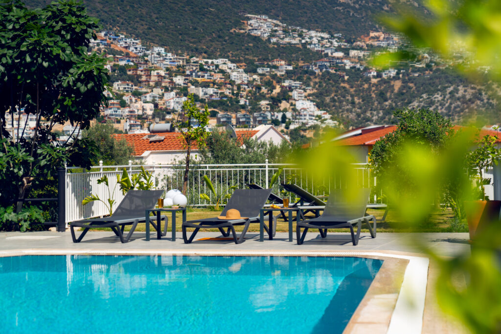 Conveniently Located Modern Detached Four Bedroom Villa