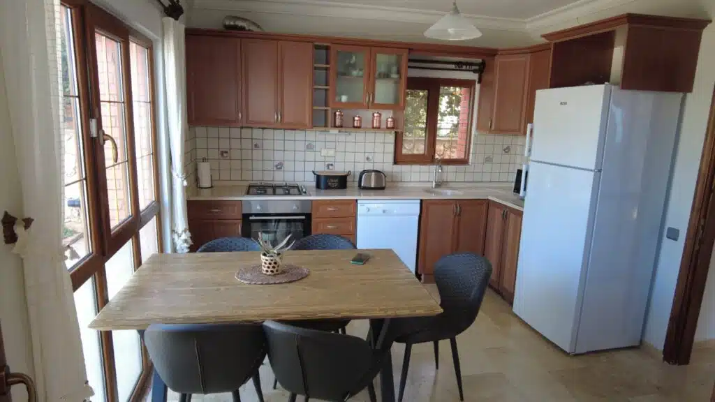 Bargain 3 Bedroom Villa with Sea views