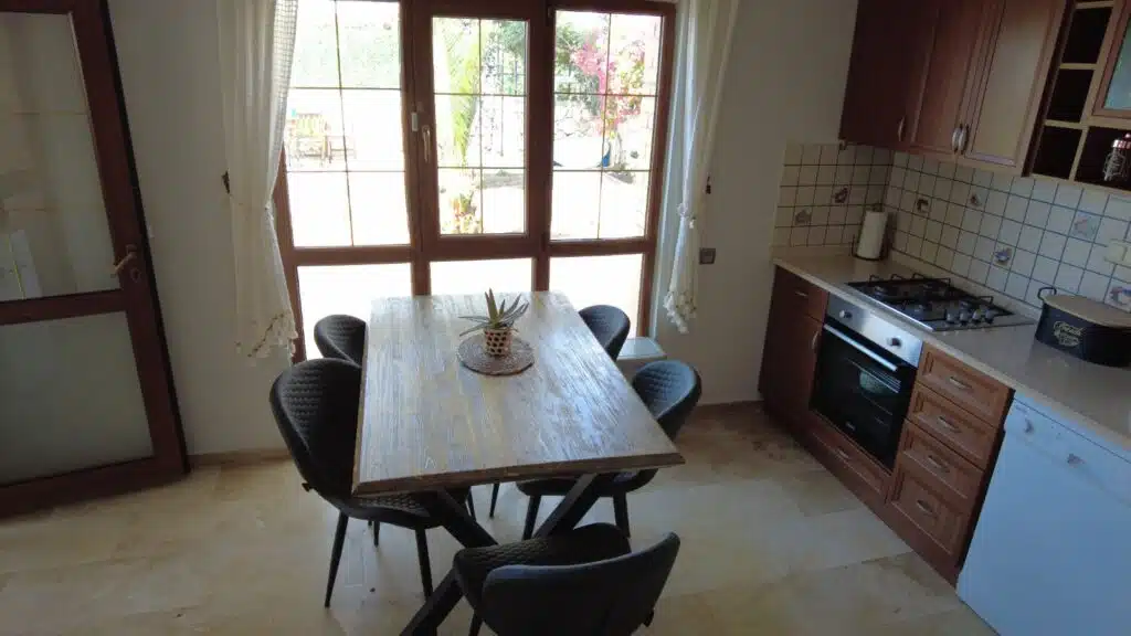 Bargain 3 Bedroom Villa with Sea views