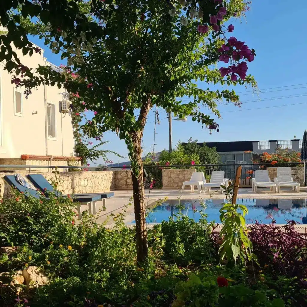 Bargain 3 Bedroom Duplex Apartment with Shared Pool