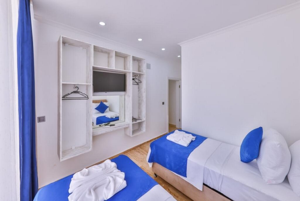 Luxury 3 Bedroom Apartment With 2 Private Swimmig Pools and Garden