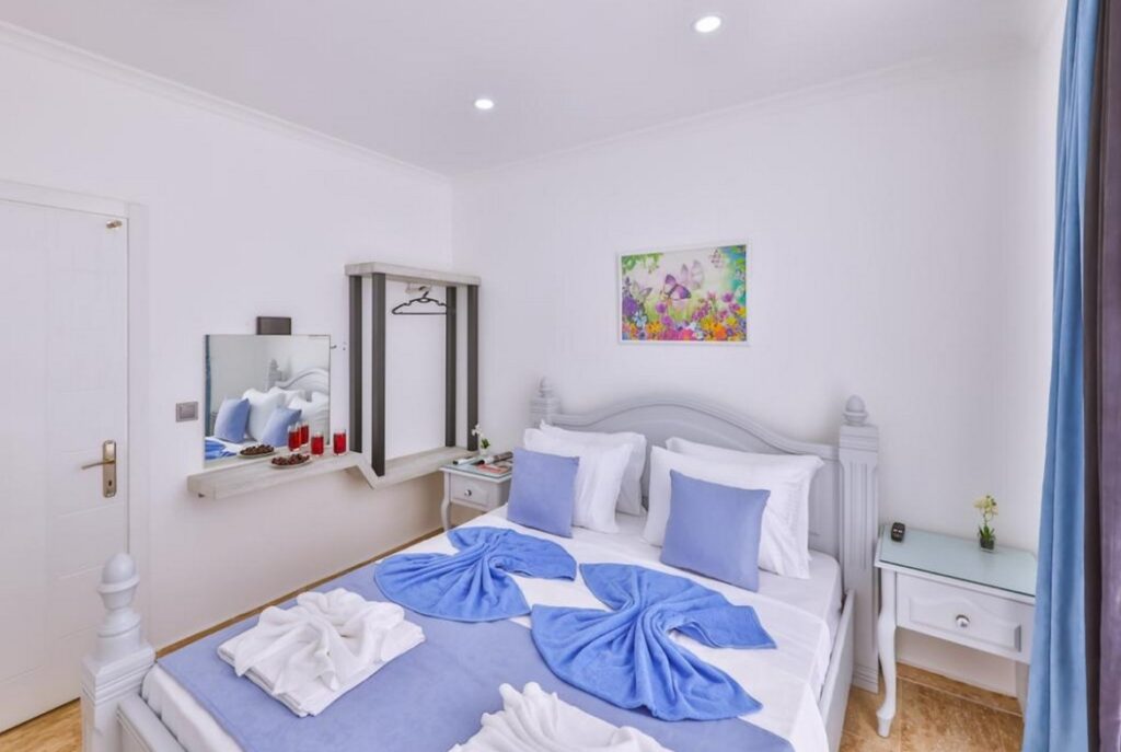 Luxury 3 Bedroom Apartment With 2 Private Swimmig Pools and Garden