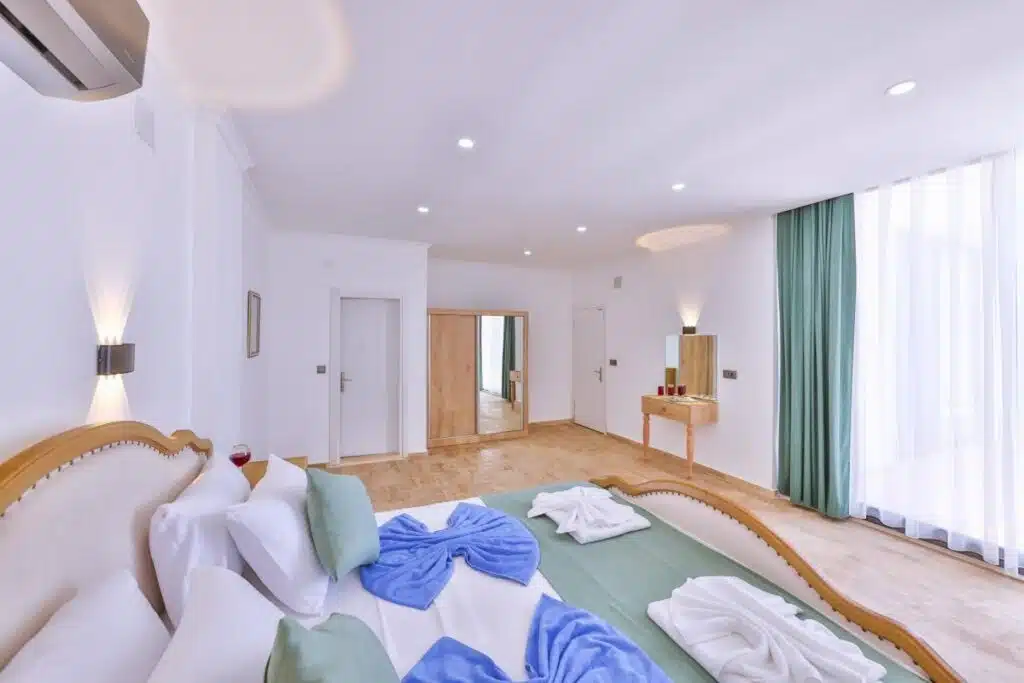 Luxury 3 Bedroom Apartment With 2 Private Swimmig Pools and Garden