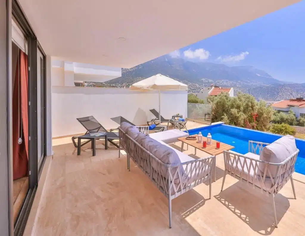 Luxury 3 Bedroom Apartment With 2 Private Swimmig Pools and Garden