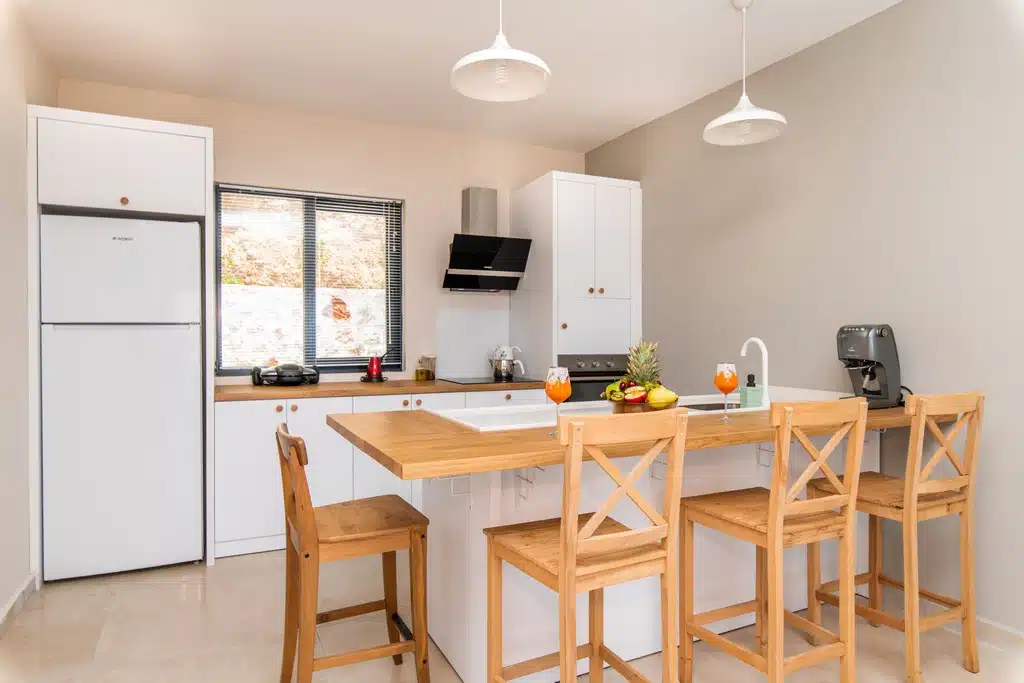 Beautifully Designed 2 Bedroom Villa with 1 Bedroom Self Contained Apartment