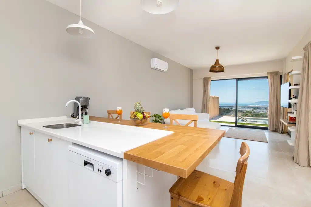 Beautifully Designed 2 Bedroom Villa with 1 Bedroom Self Contained Apartment