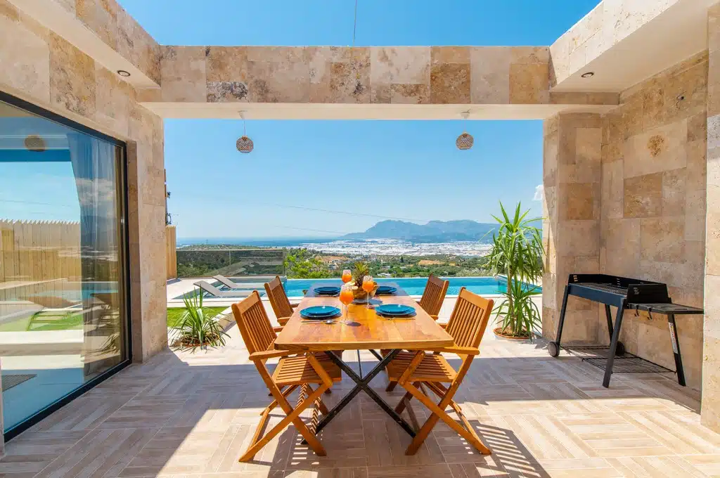 Beautifully Designed 2 Bedroom Villa with 1 Bedroom Self Contained Apartment