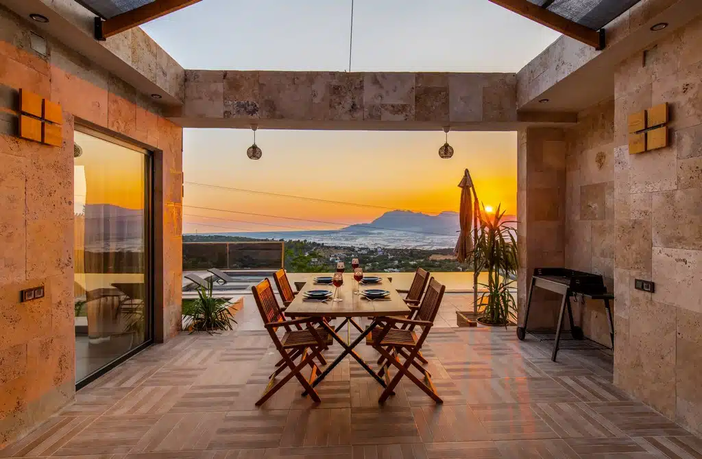 Beautifully Designed 2 Bedroom Villa with 1 Bedroom Self Contained Apartment