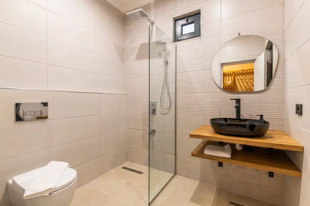 Beautifully Designed 2 Bedroom Villa with 1 Bedroom Self Contained Apartment