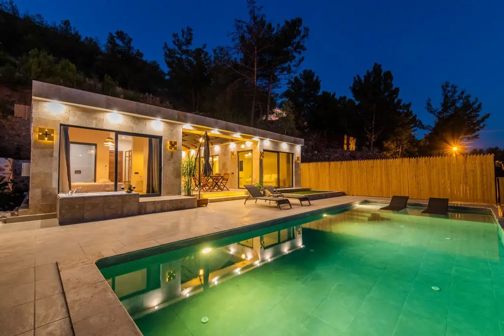 Beautifully Designed 2 Bedroom Villa with 1 Bedroom Self Contained Apartment