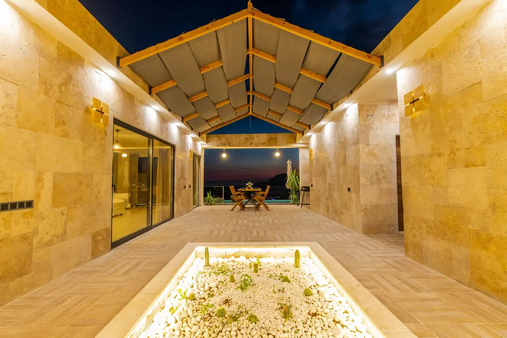 Beautifully Designed 2 Bedroom Villa with 1 Bedroom Self Contained Apartment