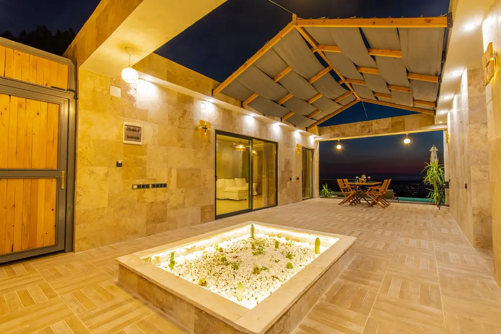 Beautifully Designed 2 Bedroom Villa with 1 Bedroom Self Contained Apartment