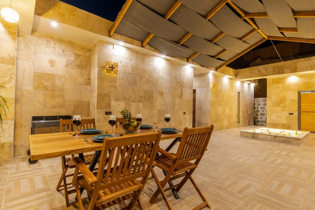 Beautifully Designed 2 Bedroom Villa with 1 Bedroom Self Contained Apartment