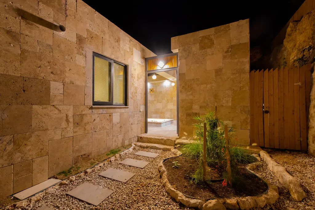 Beautifully Designed 2 Bedroom Villa with 1 Bedroom Self Contained Apartment