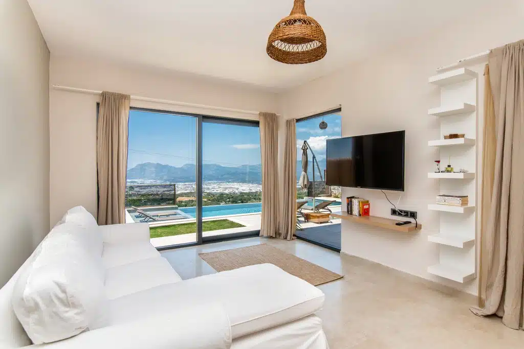 Beautifully Designed 2 Bedroom Villa with 1 Bedroom Self Contained Apartment