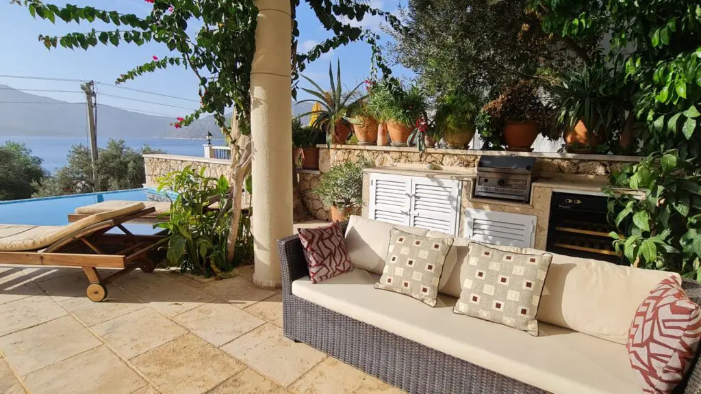 Beautifully Presented Seafront Detached Villa In Kisla