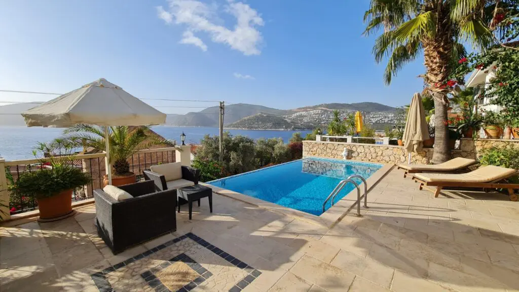 Beautifully Presented Seafront Detached Villa In Kisla
