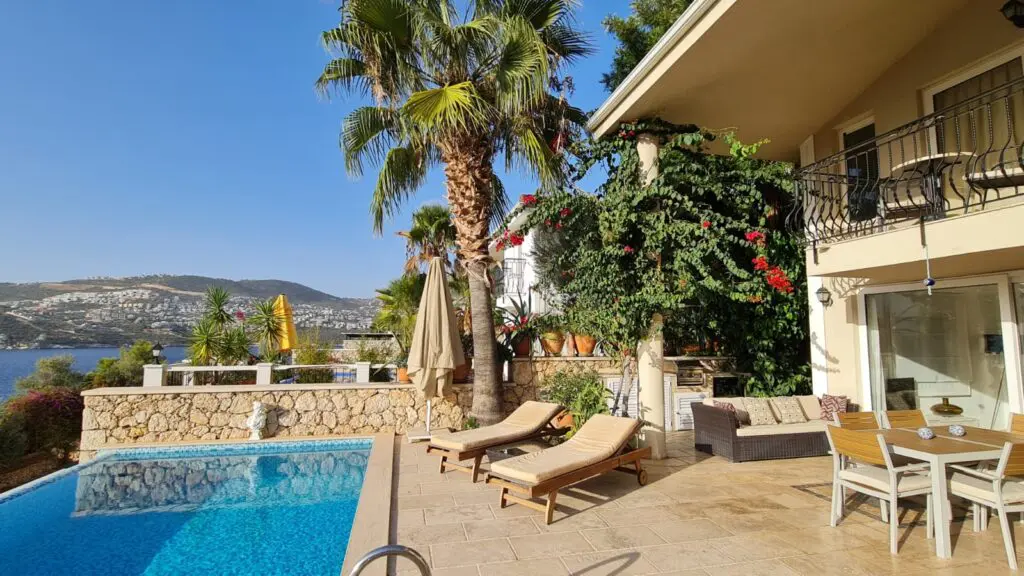 Beautifully Presented Seafront Detached Villa In Kisla