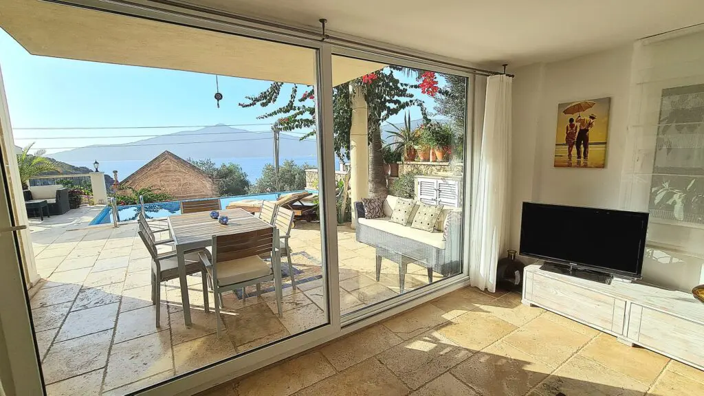 Beautifully Presented Seafront Detached Villa In Kisla