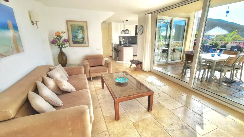 Beautifully Presented Seafront Detached Villa In Kisla