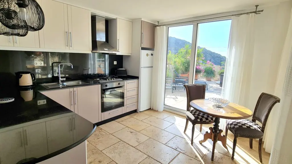 Beautifully Presented Seafront Detached Villa In Kisla