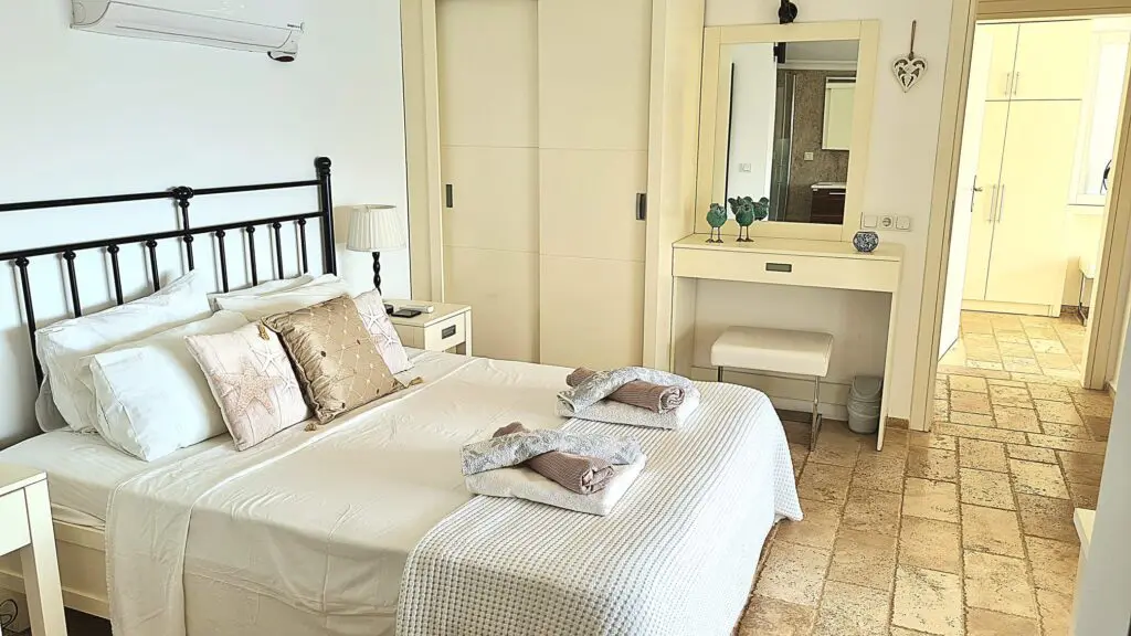 Beautifully Presented Seafront Detached Villa In Kisla